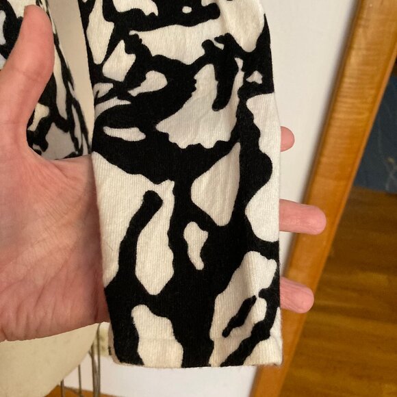 Sarah Spencer Abstract Sweater - Picture 4 of 6